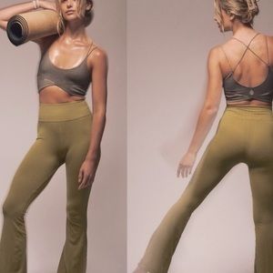 *NWOT* FREE PEOPLE GOOD KARMA FLARE LEGGINGS
